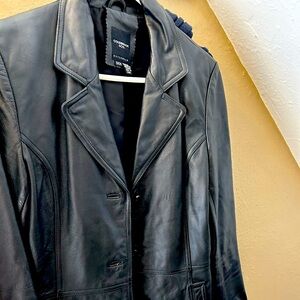 Women’s vintage black leather blazer jacket